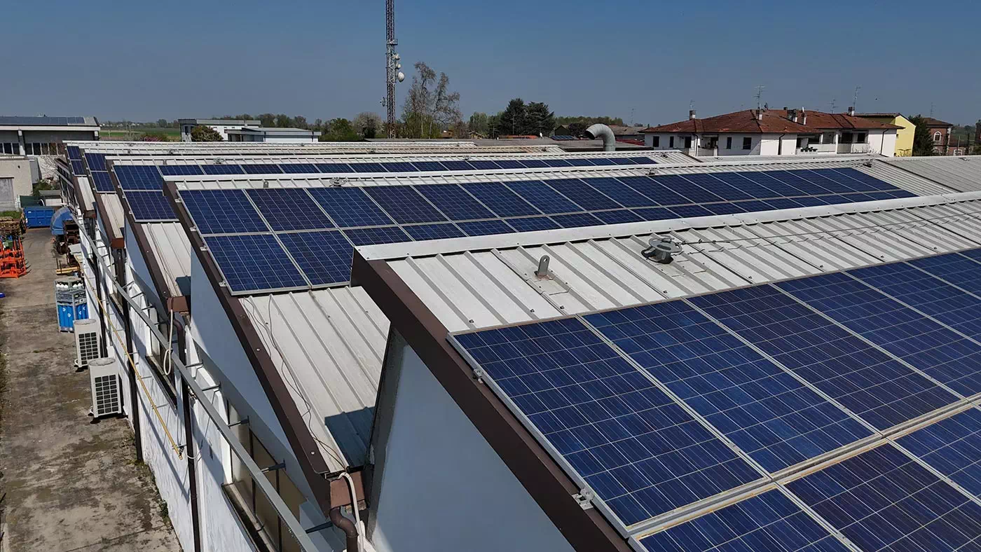 Sostituzione-tetto-in-Eternit-con-pannelli-fotovoltaici-a-Bologna